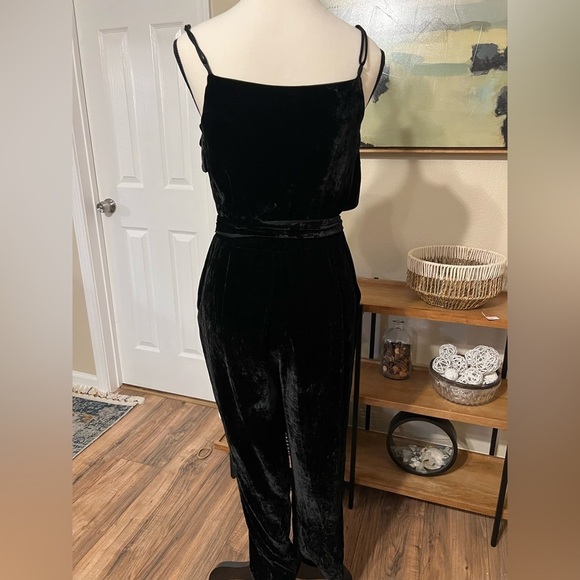 Banana Republic Crushed Velvet Spaghetti Strap Tie Waist Holiday Party Romper - Picture 9 of 9